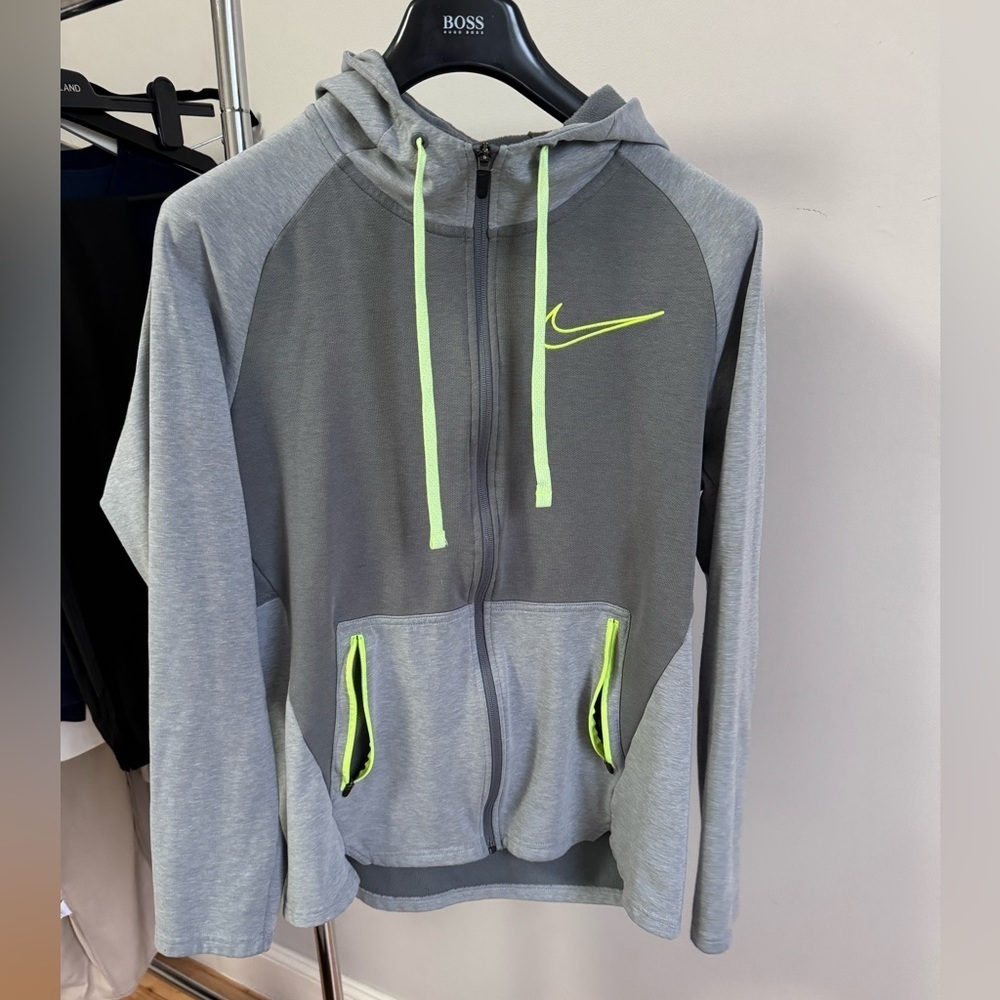Nike Man’s Jacket in Size Large